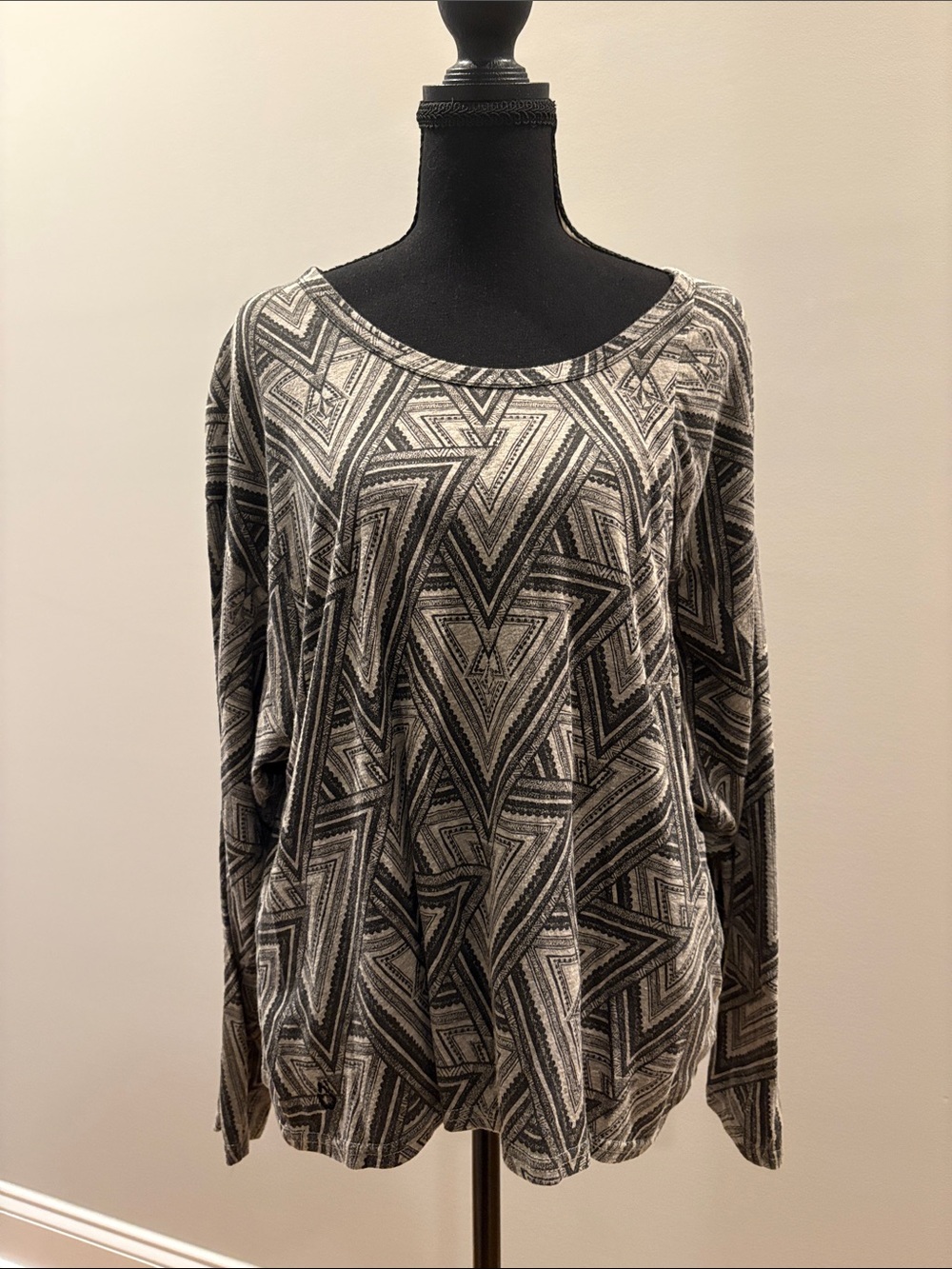 Volcom Geometric Long Sleeve Tee - Black & Gray, with front pocket